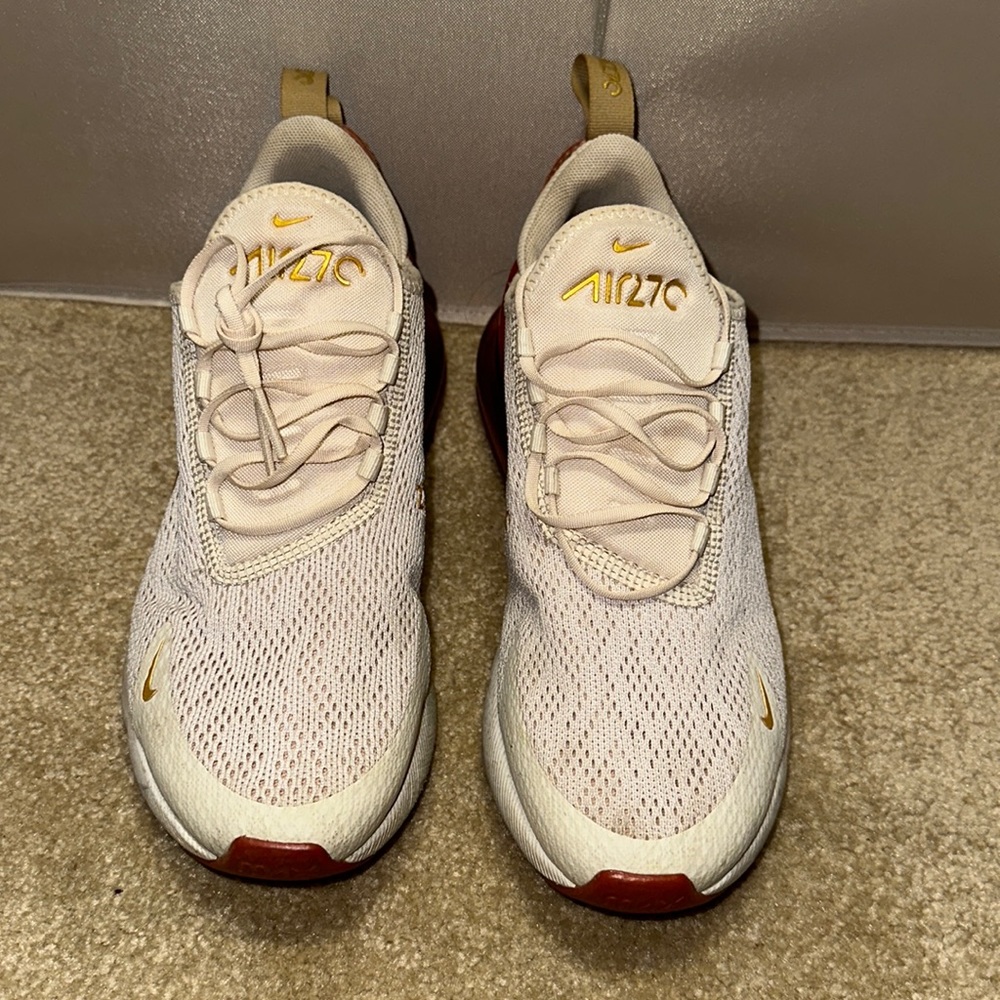 Nike 270s